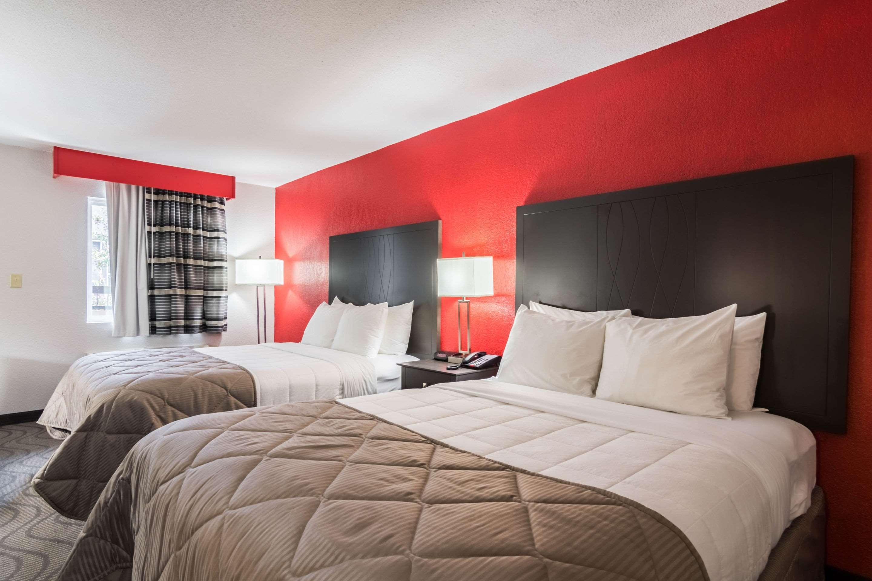 Clarion Inn & Suites Russellville I-40 Buitenkant foto