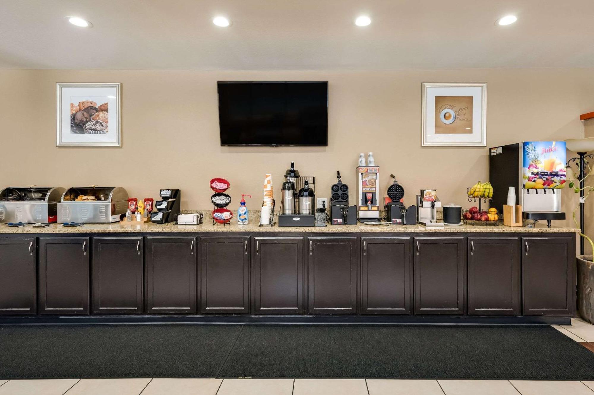 Clarion Inn & Suites Russellville I-40 Buitenkant foto