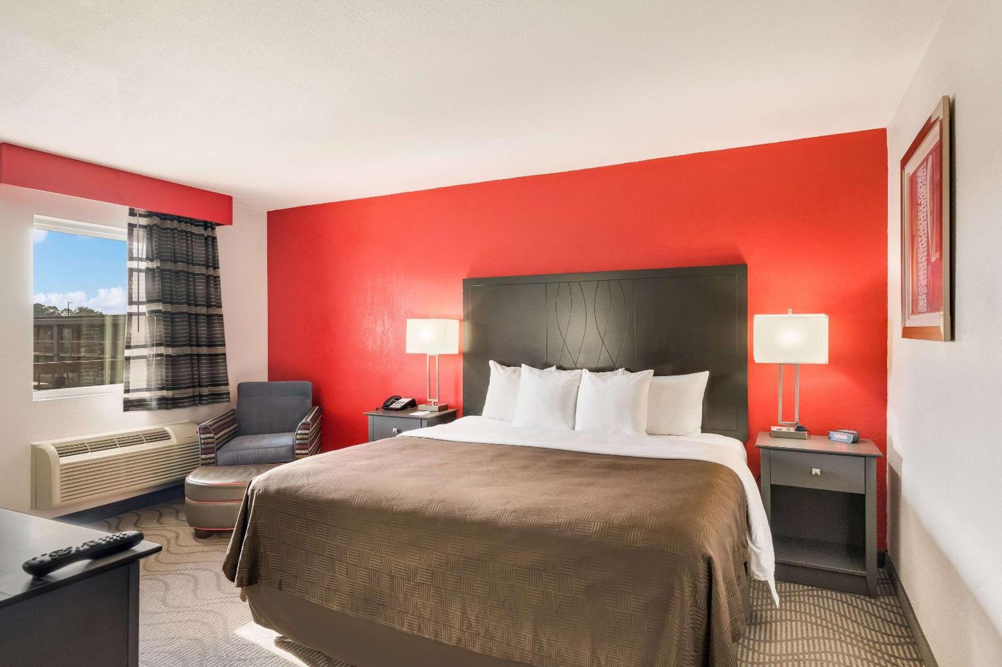 Clarion Inn & Suites Russellville I-40 Buitenkant foto