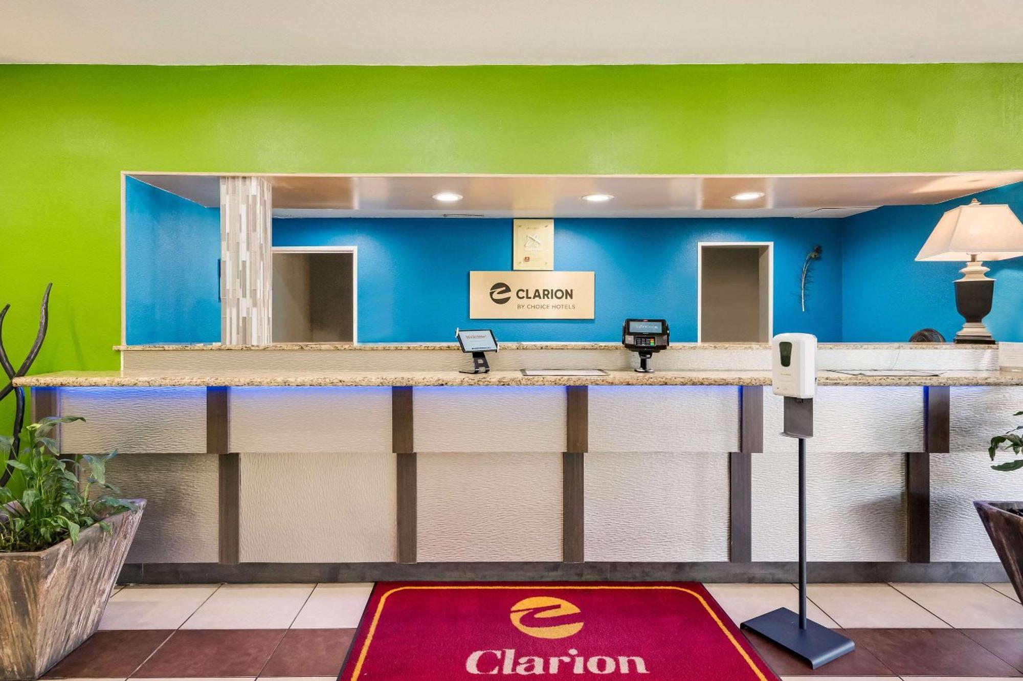 Clarion Inn & Suites Russellville I-40 Buitenkant foto