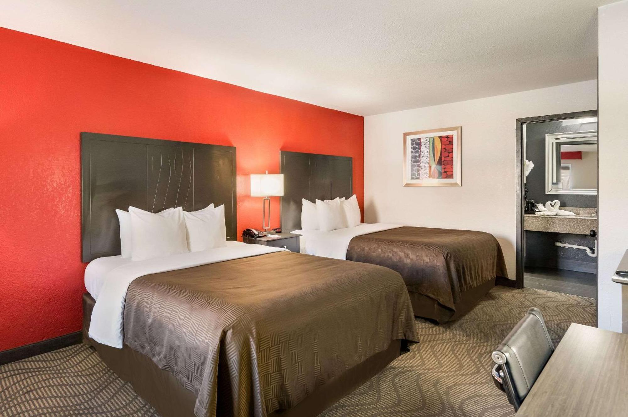 Clarion Inn & Suites Russellville I-40 Buitenkant foto