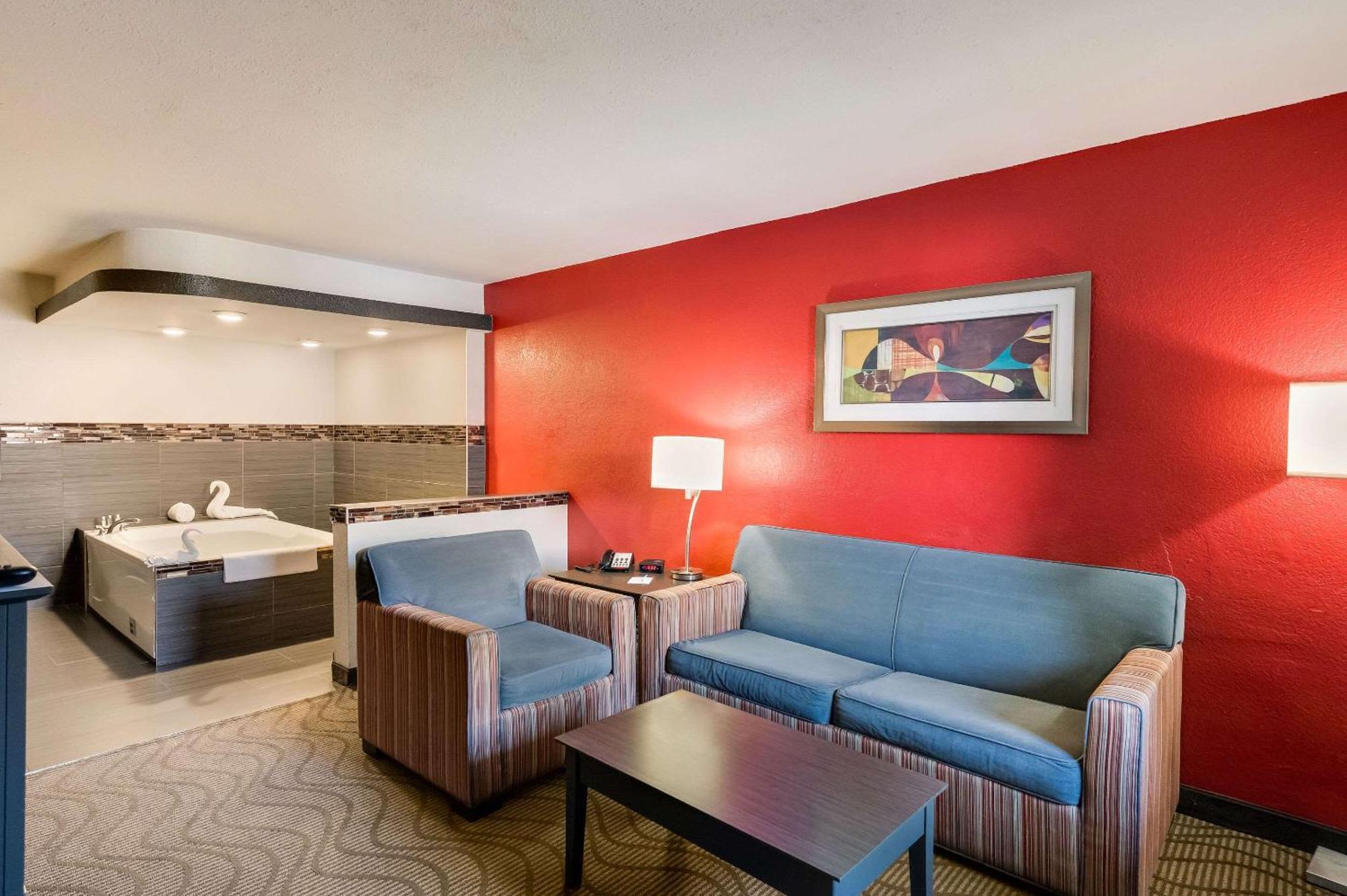 Clarion Inn & Suites Russellville I-40 Buitenkant foto