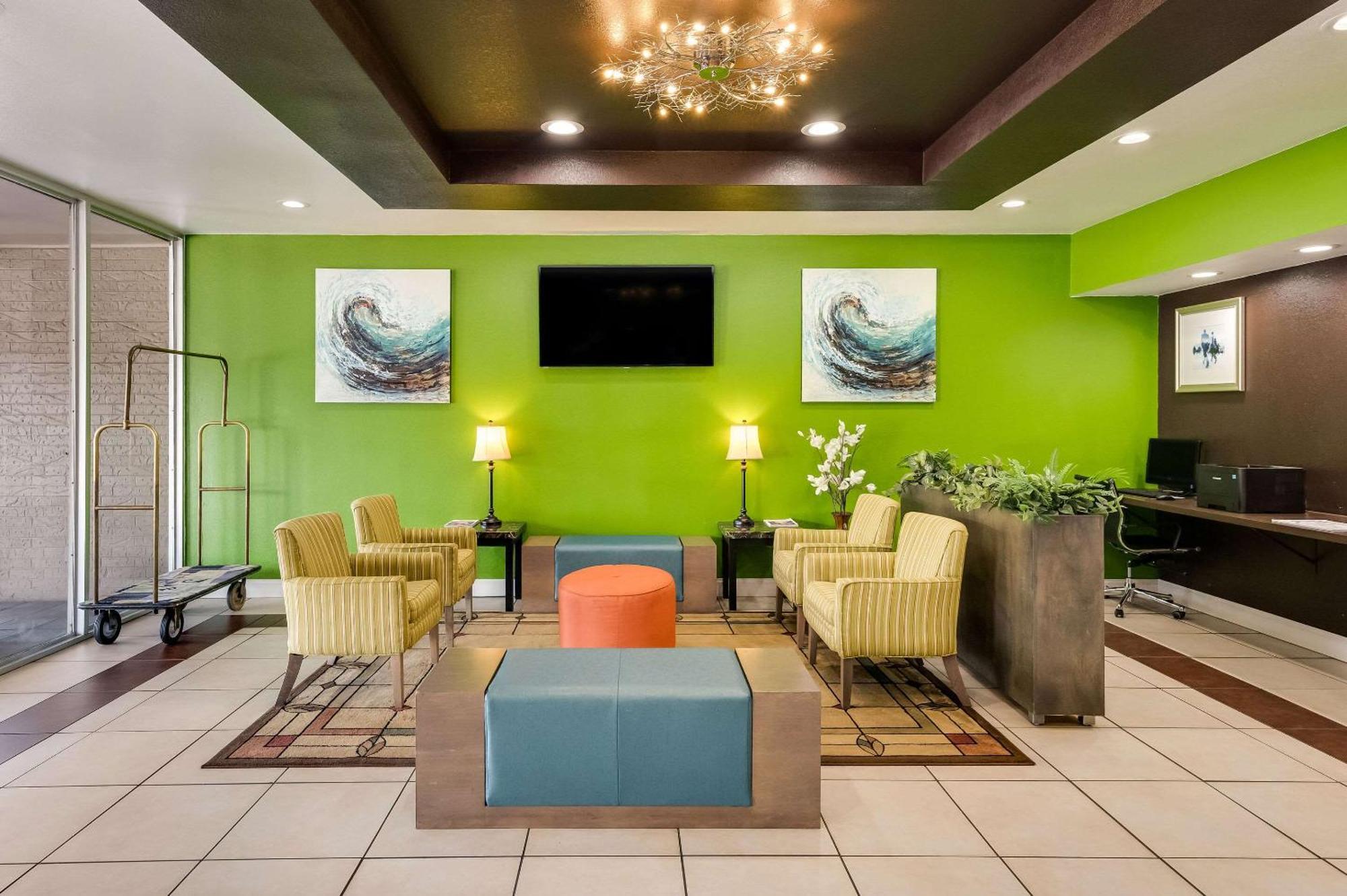 Clarion Inn & Suites Russellville I-40 Buitenkant foto