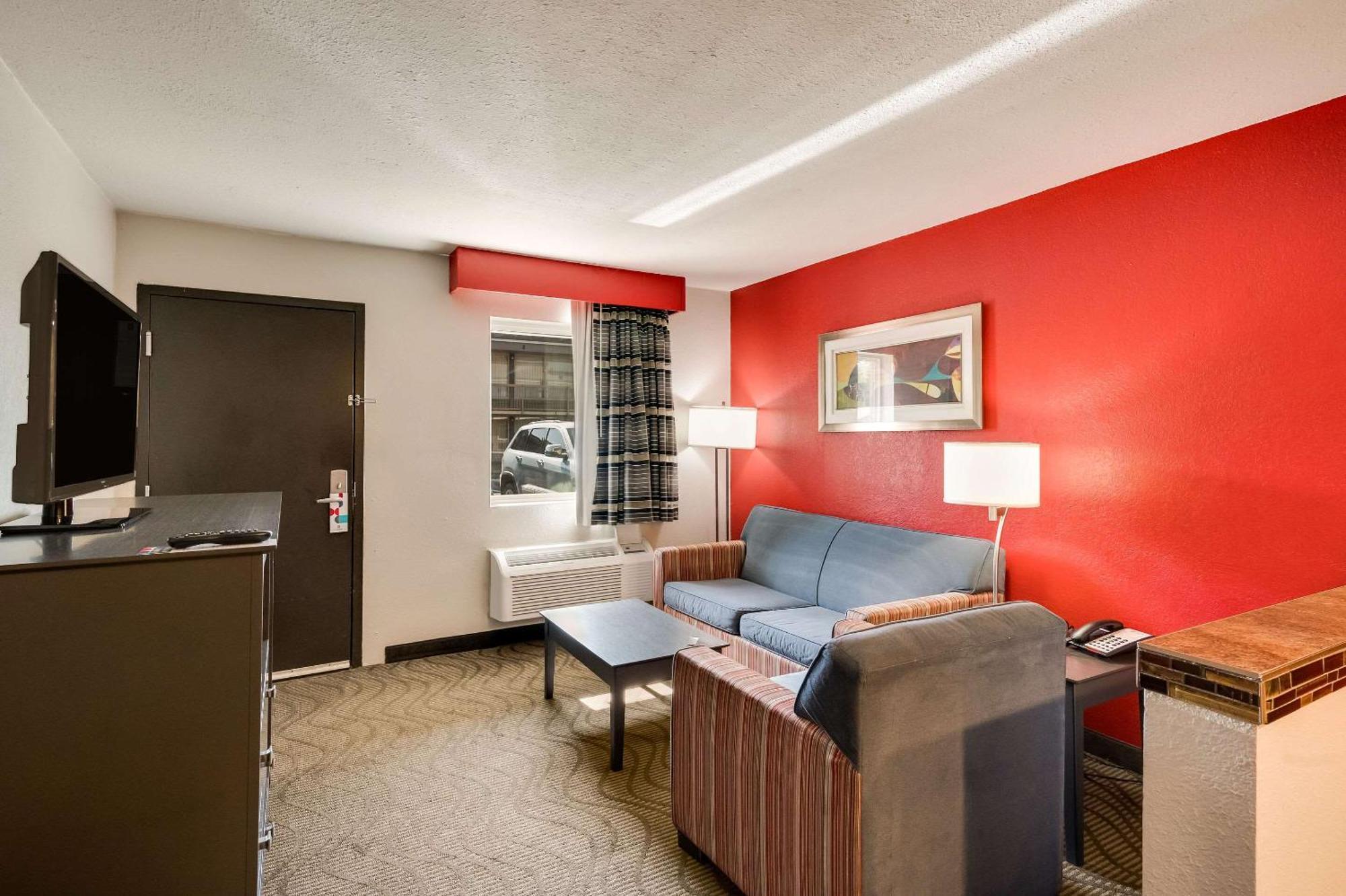 Clarion Inn & Suites Russellville I-40 Buitenkant foto